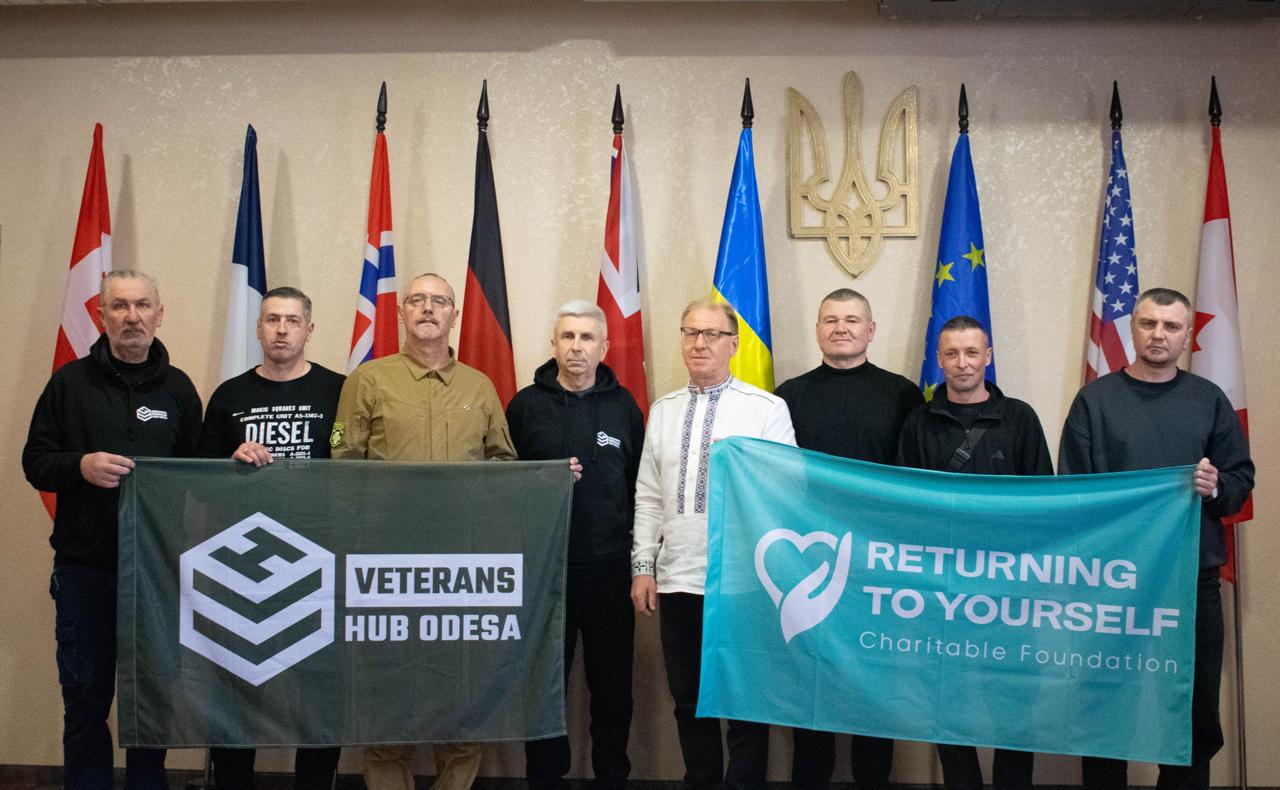 Єдність професіоналів. Співпраця з провідними ветеранськими спільнотами України дозволяє нам створювати безбар'єрне середовище для повернення воїнів до активного життя